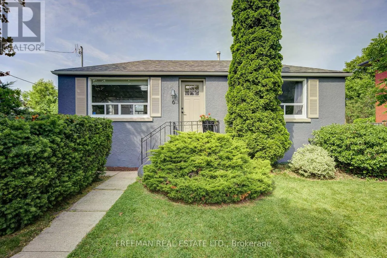 6 LLOYD GEORGE AVENUE