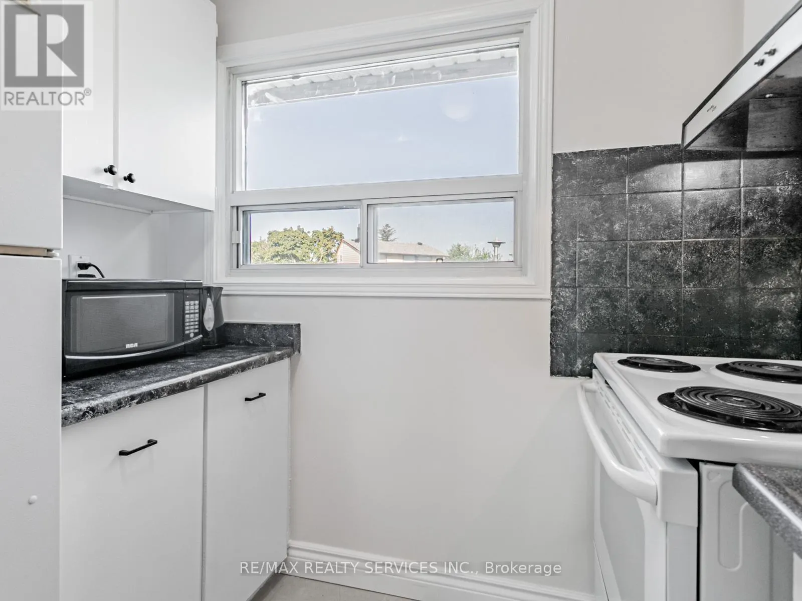 13 GOLD PINE COURT