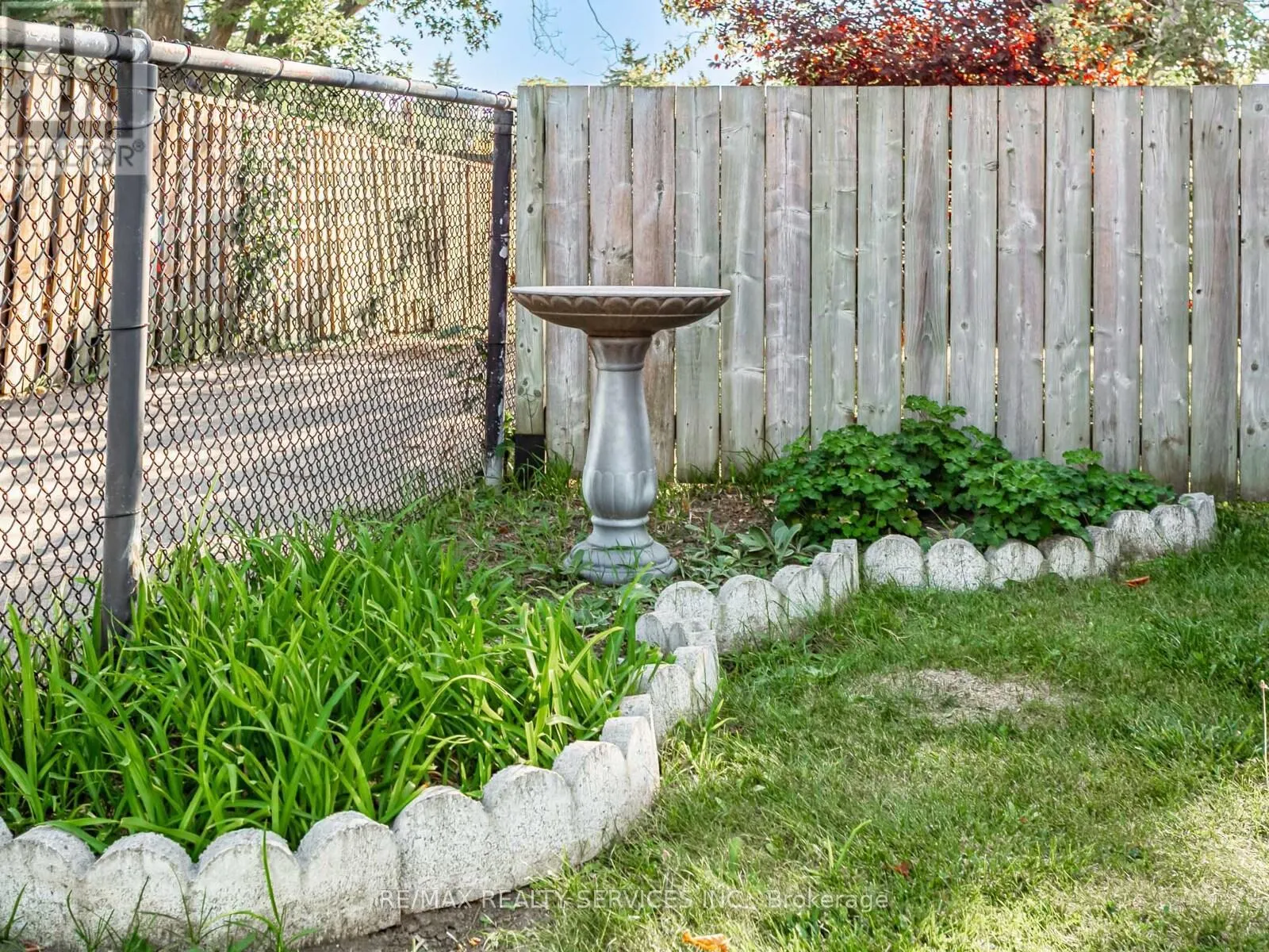 13 GOLD PINE COURT
