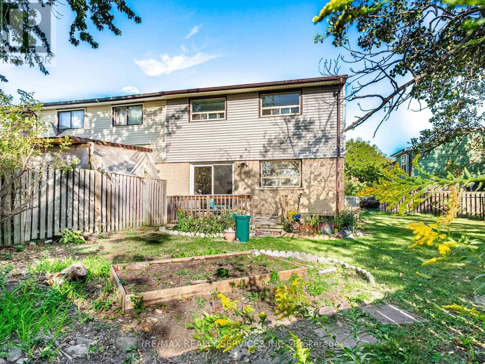 13 GOLD PINE COURT