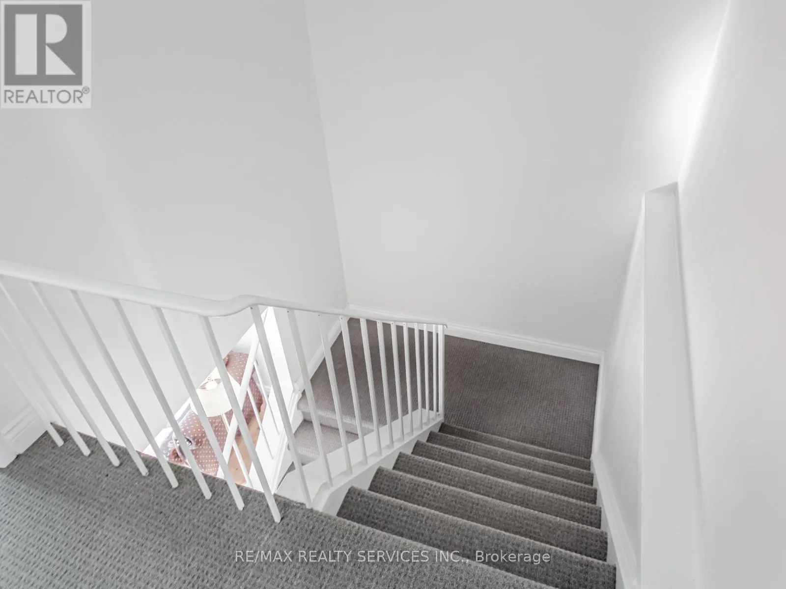 13 GOLD PINE COURT
