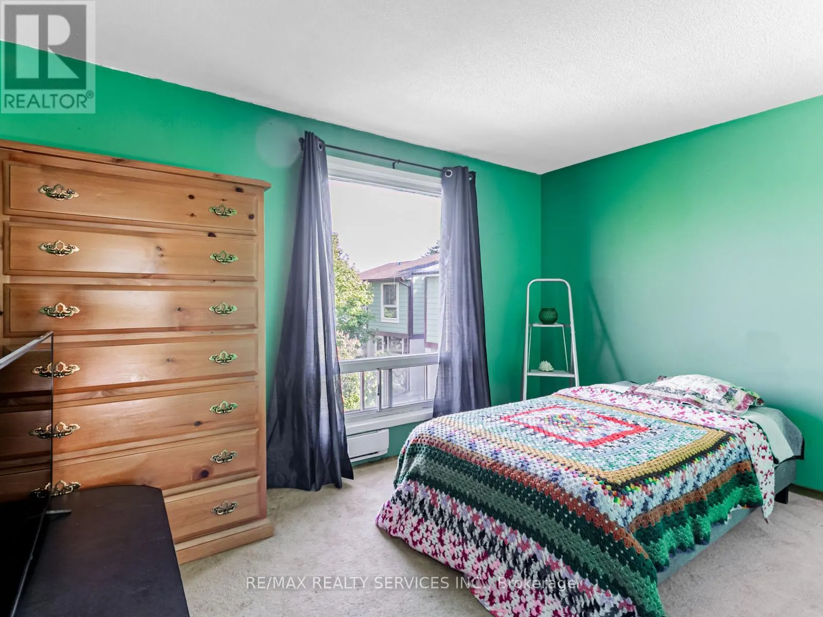 13 GOLD PINE COURT