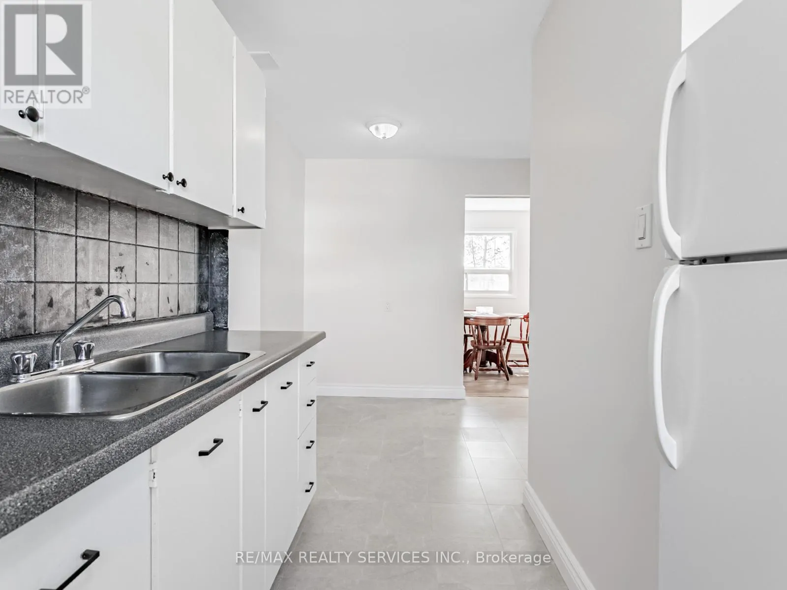 13 GOLD PINE COURT