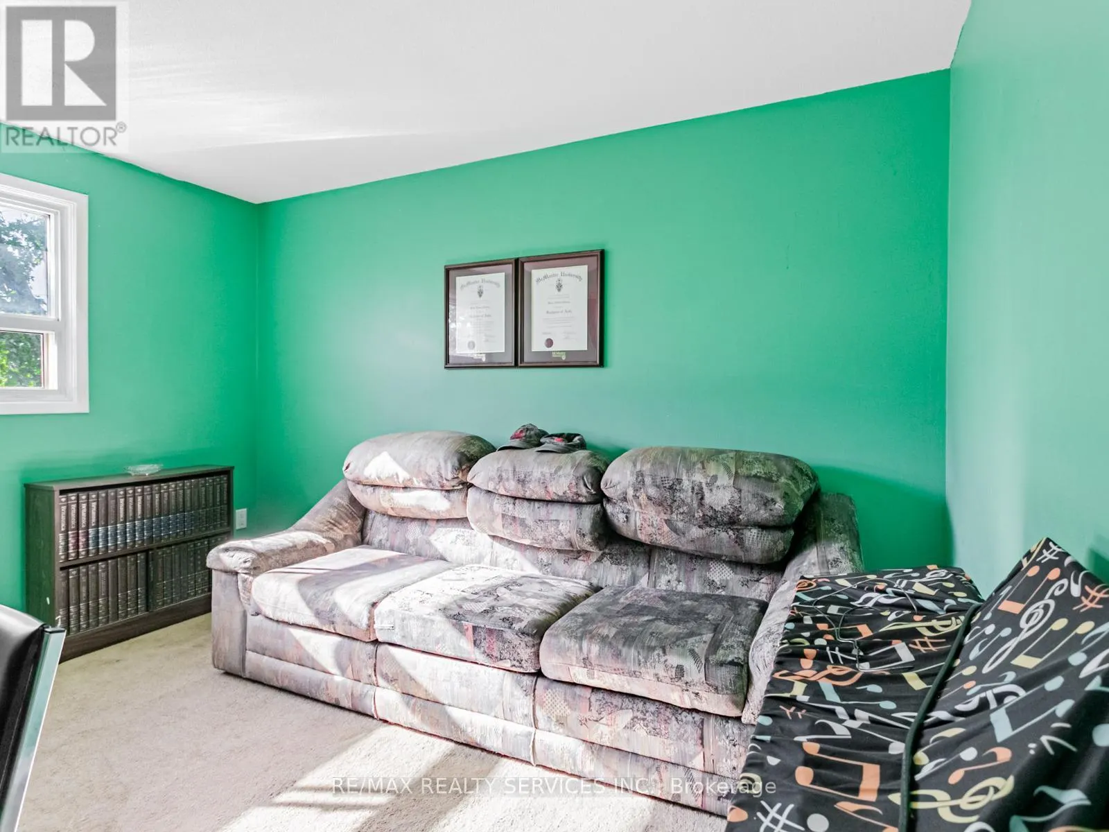 13 GOLD PINE COURT