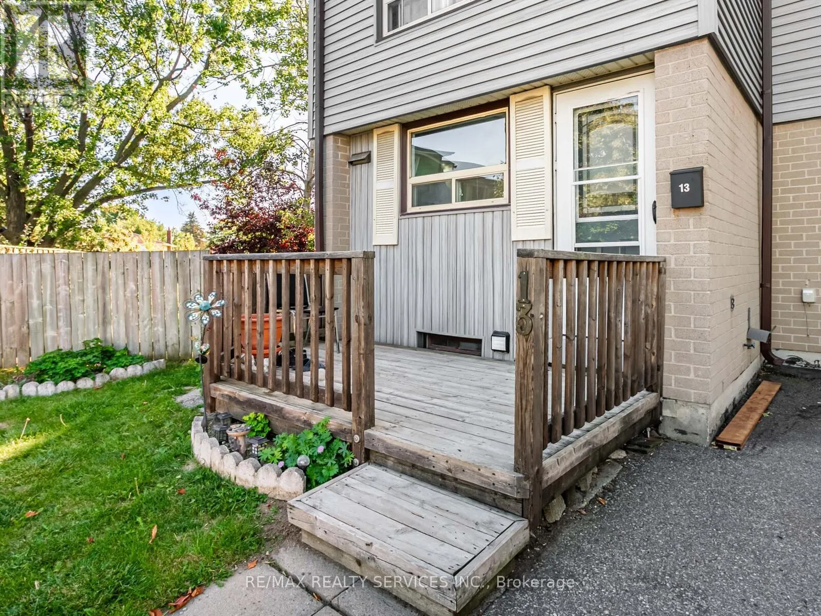 13 GOLD PINE COURT