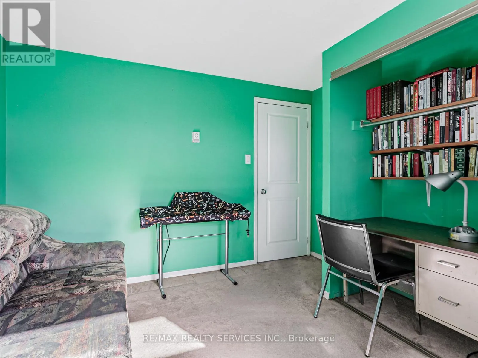 13 GOLD PINE COURT