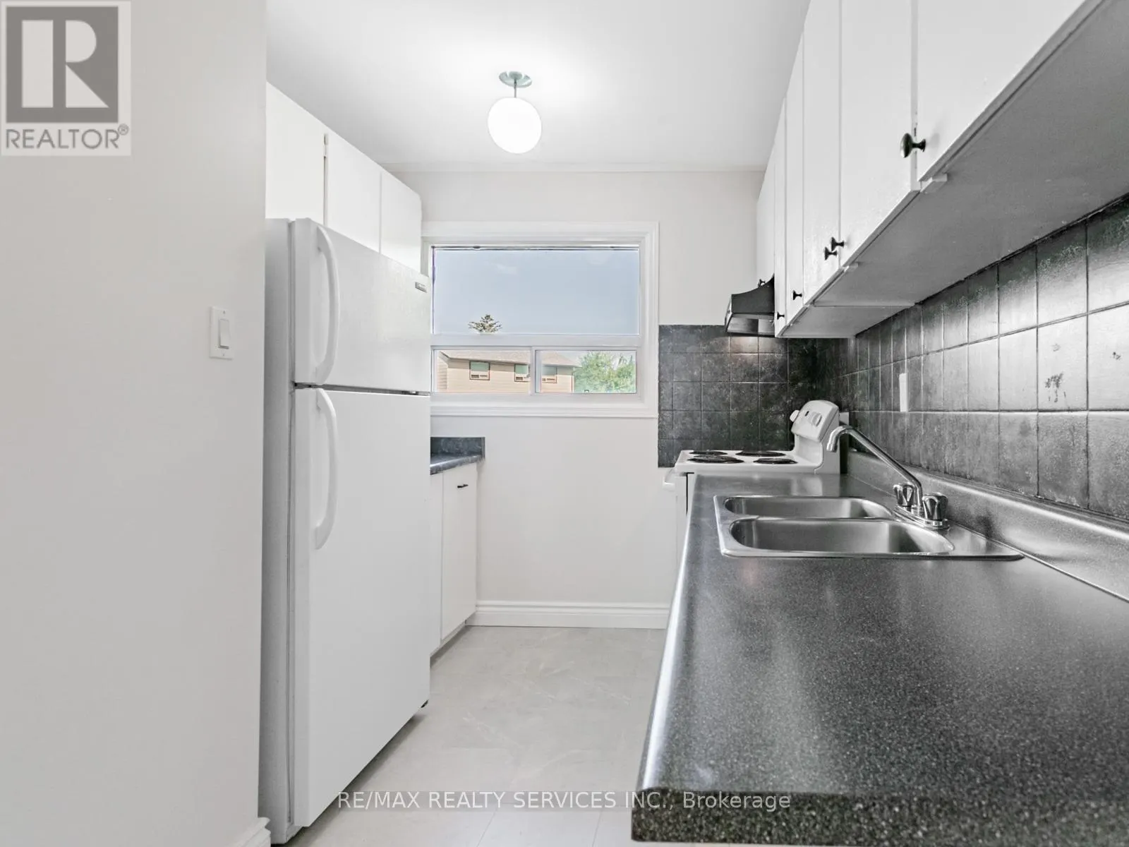 13 GOLD PINE COURT