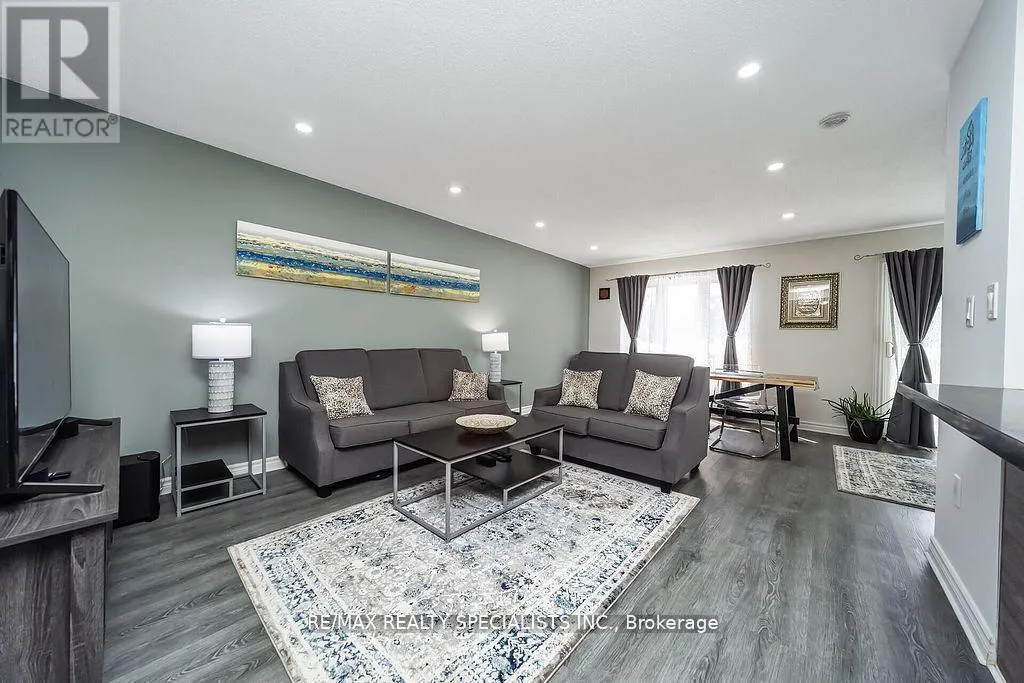 6 GRISELDA COURT