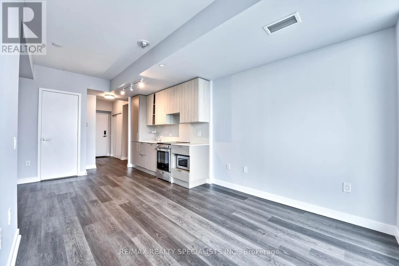 4902 - 3900 CONFEDERATION PARKWAY