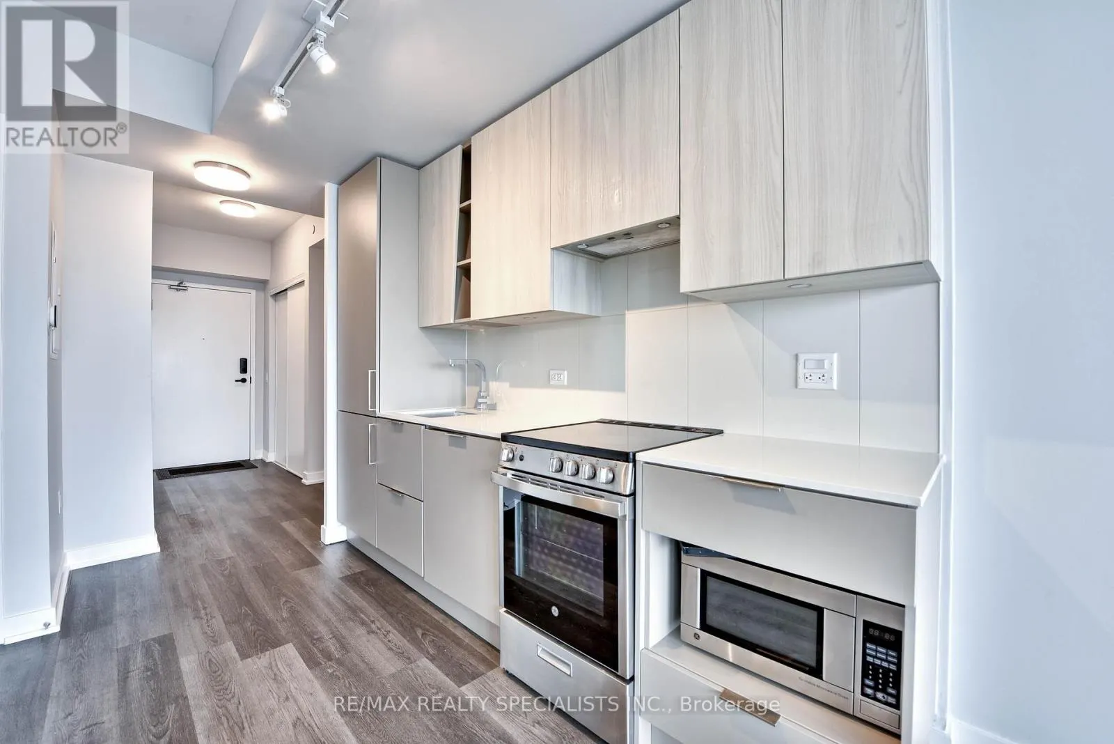 4902 - 3900 CONFEDERATION PARKWAY