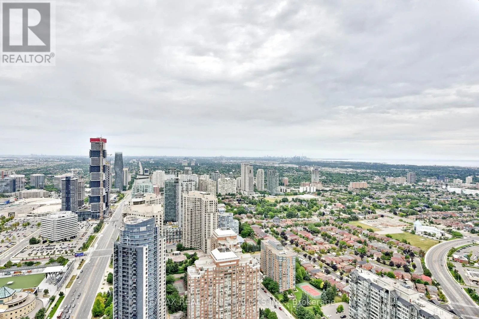 4902 - 3900 CONFEDERATION PARKWAY
