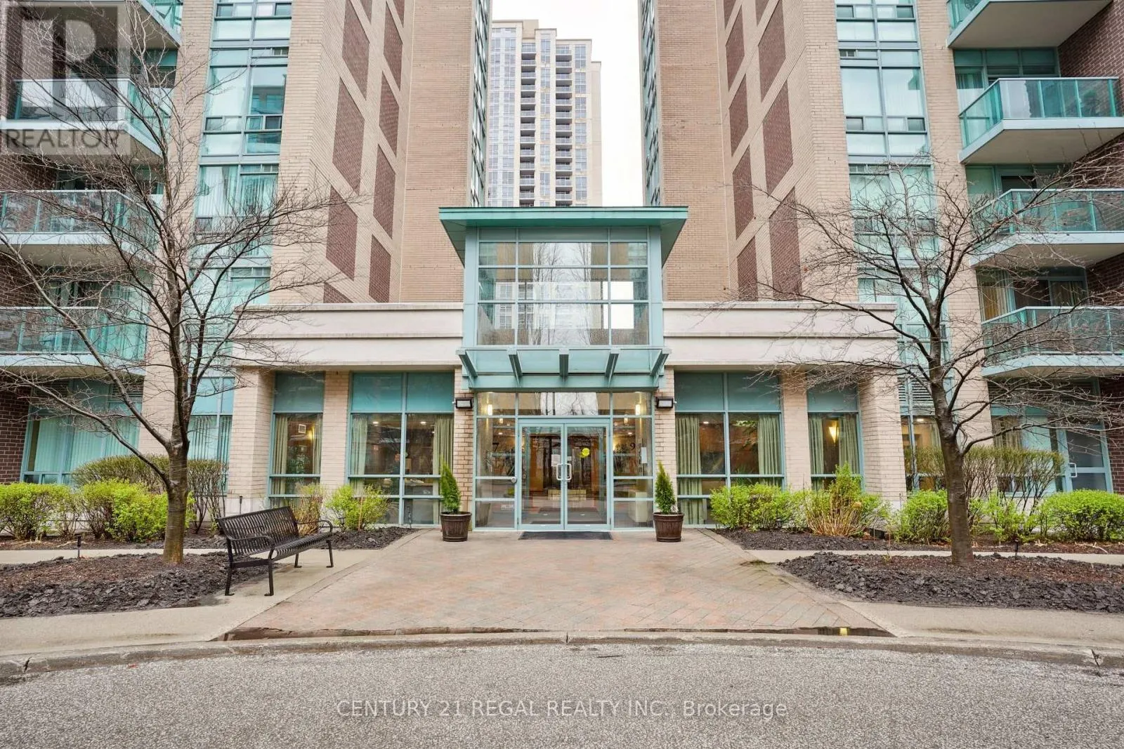 1004 - 9 MICHAEL POWER PLACE