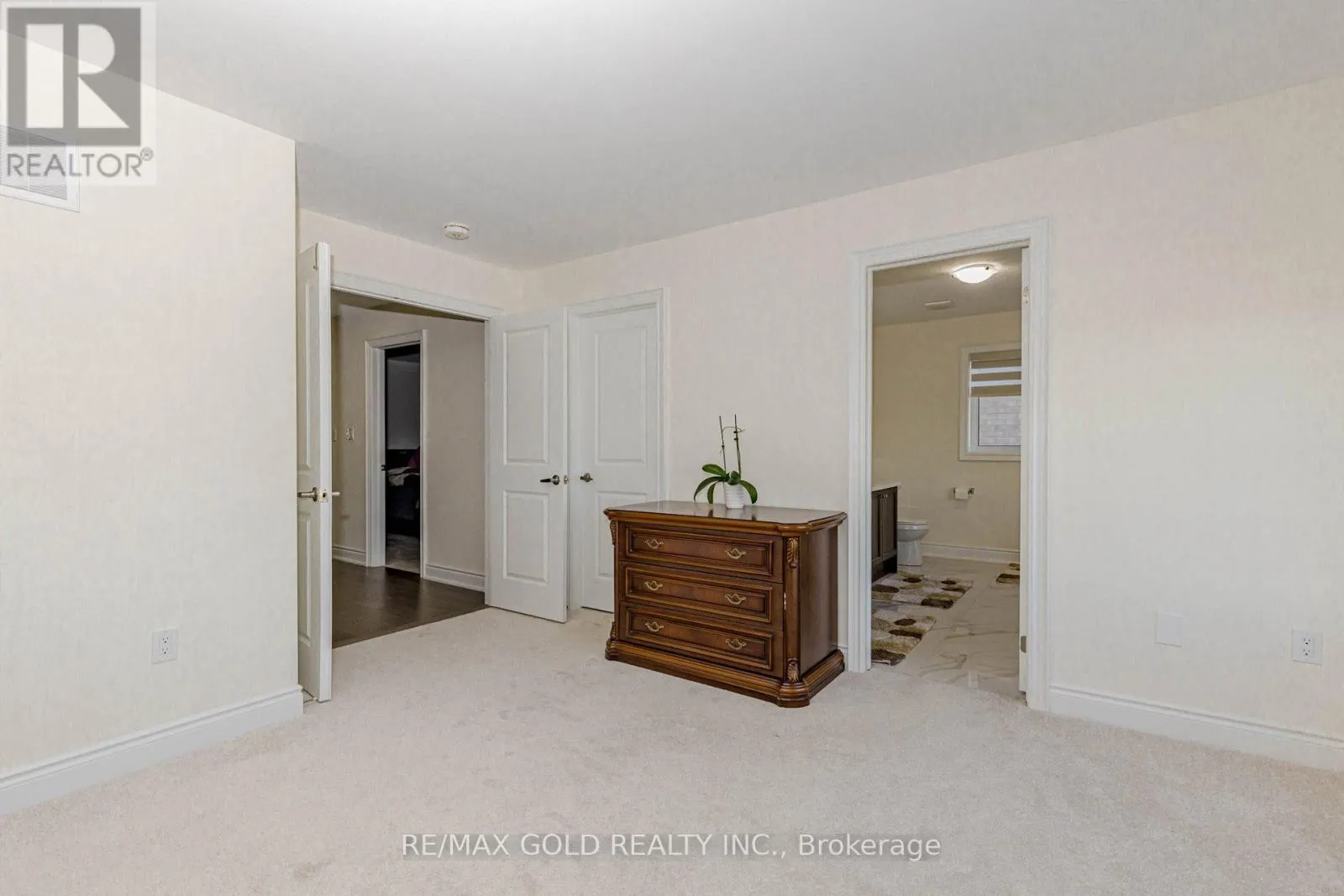 32 CLAREMOUNT DRIVE