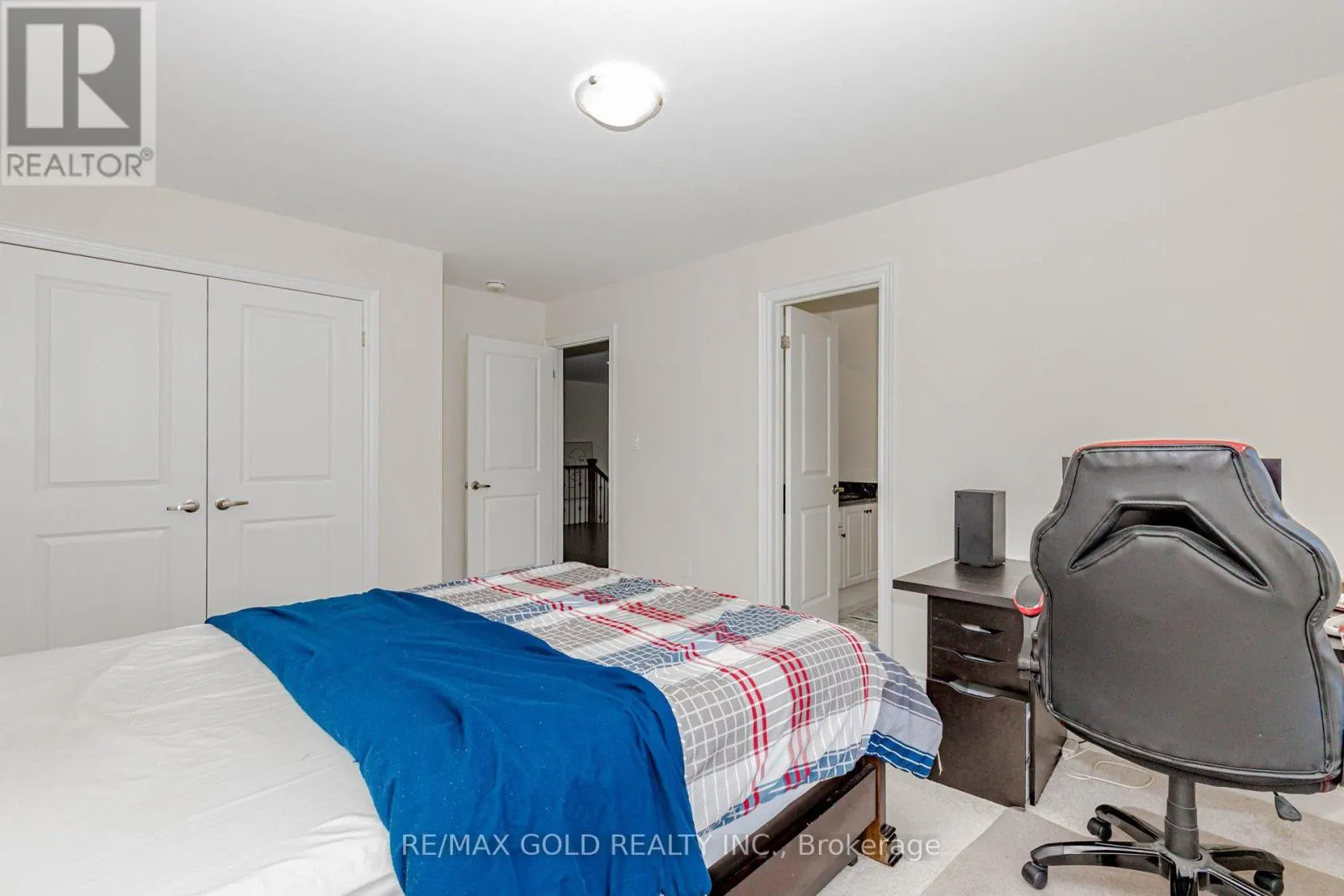32 CLAREMOUNT DRIVE