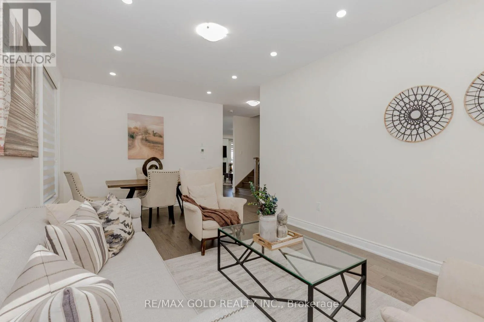 32 CLAREMOUNT DRIVE