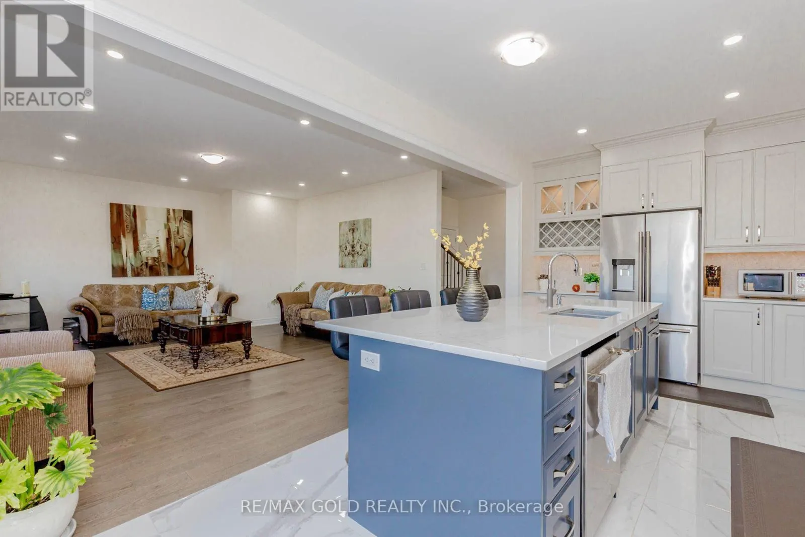 32 CLAREMOUNT DRIVE