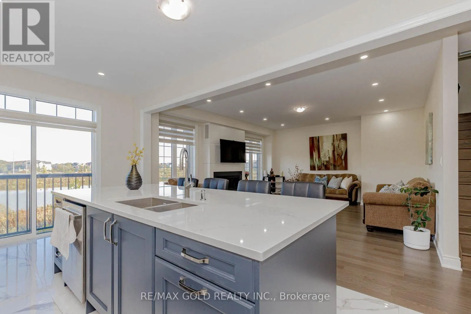 32 CLAREMOUNT DRIVE