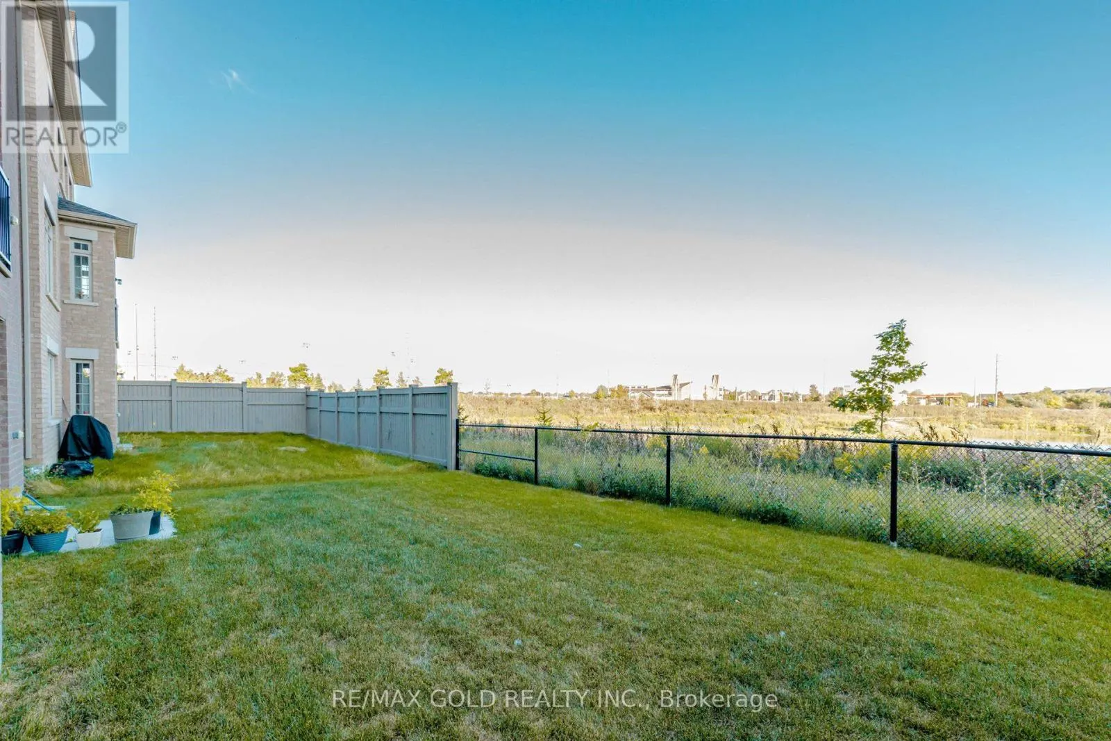 32 CLAREMOUNT DRIVE