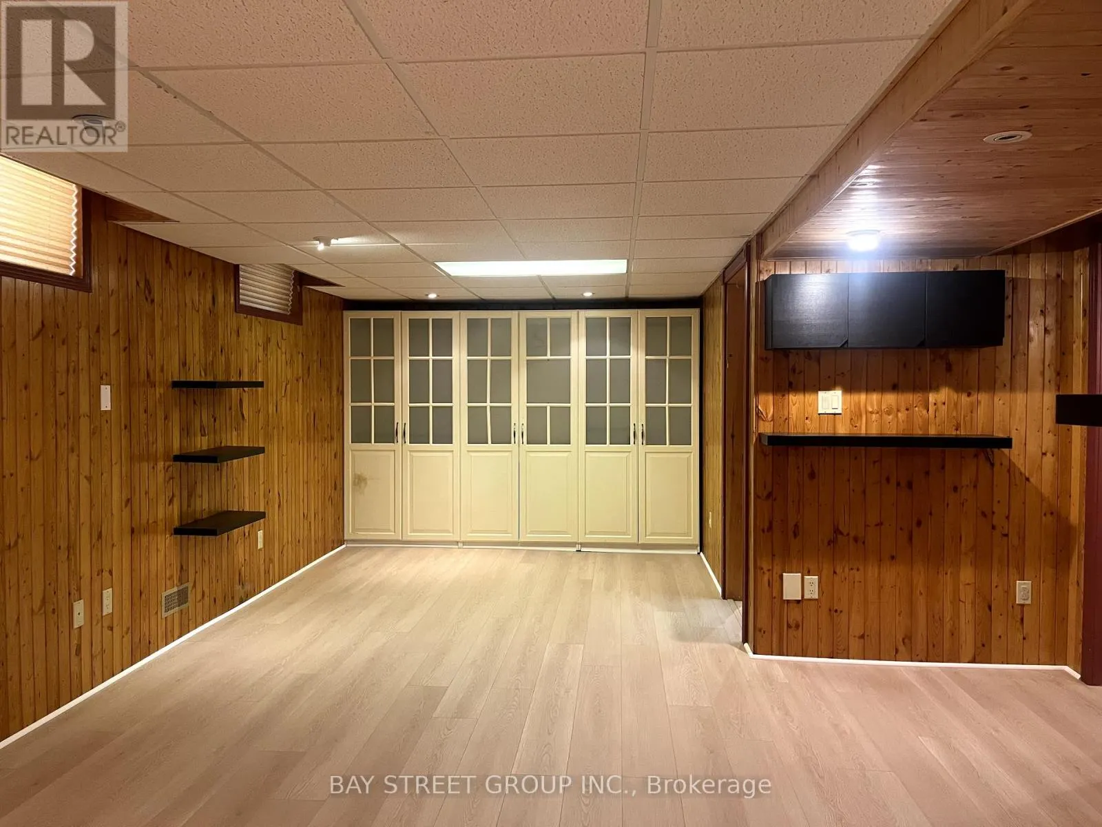 2517 DINNING COURT