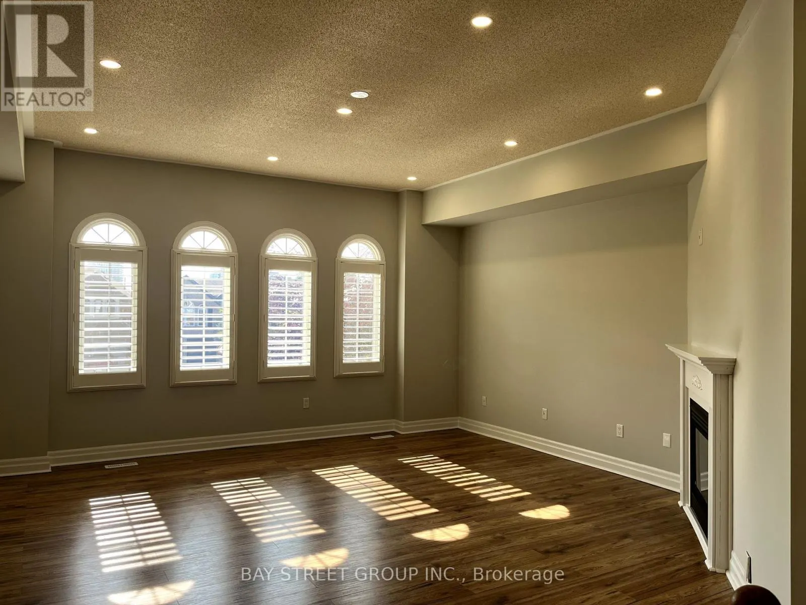 2517 DINNING COURT
