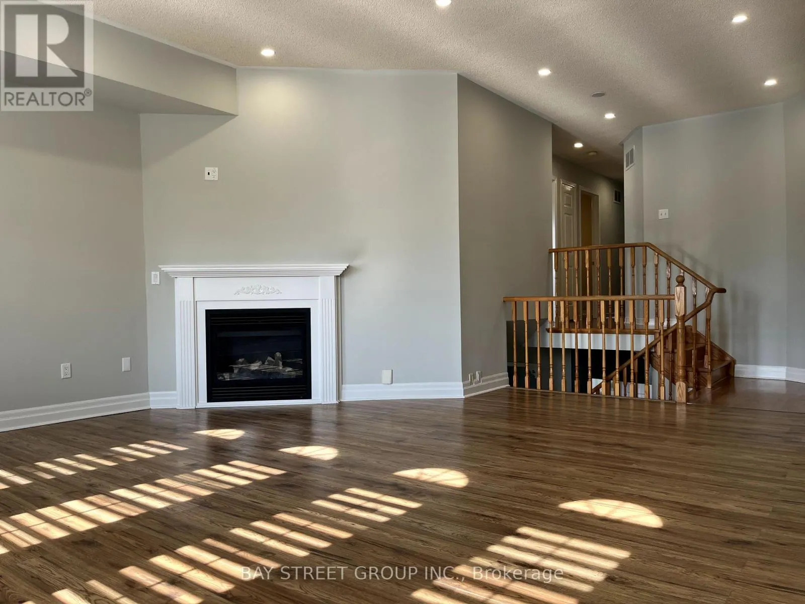 2517 DINNING COURT