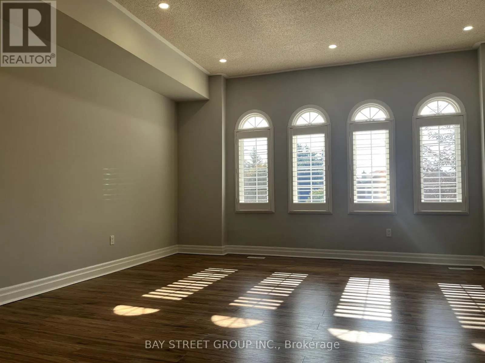 2517 DINNING COURT