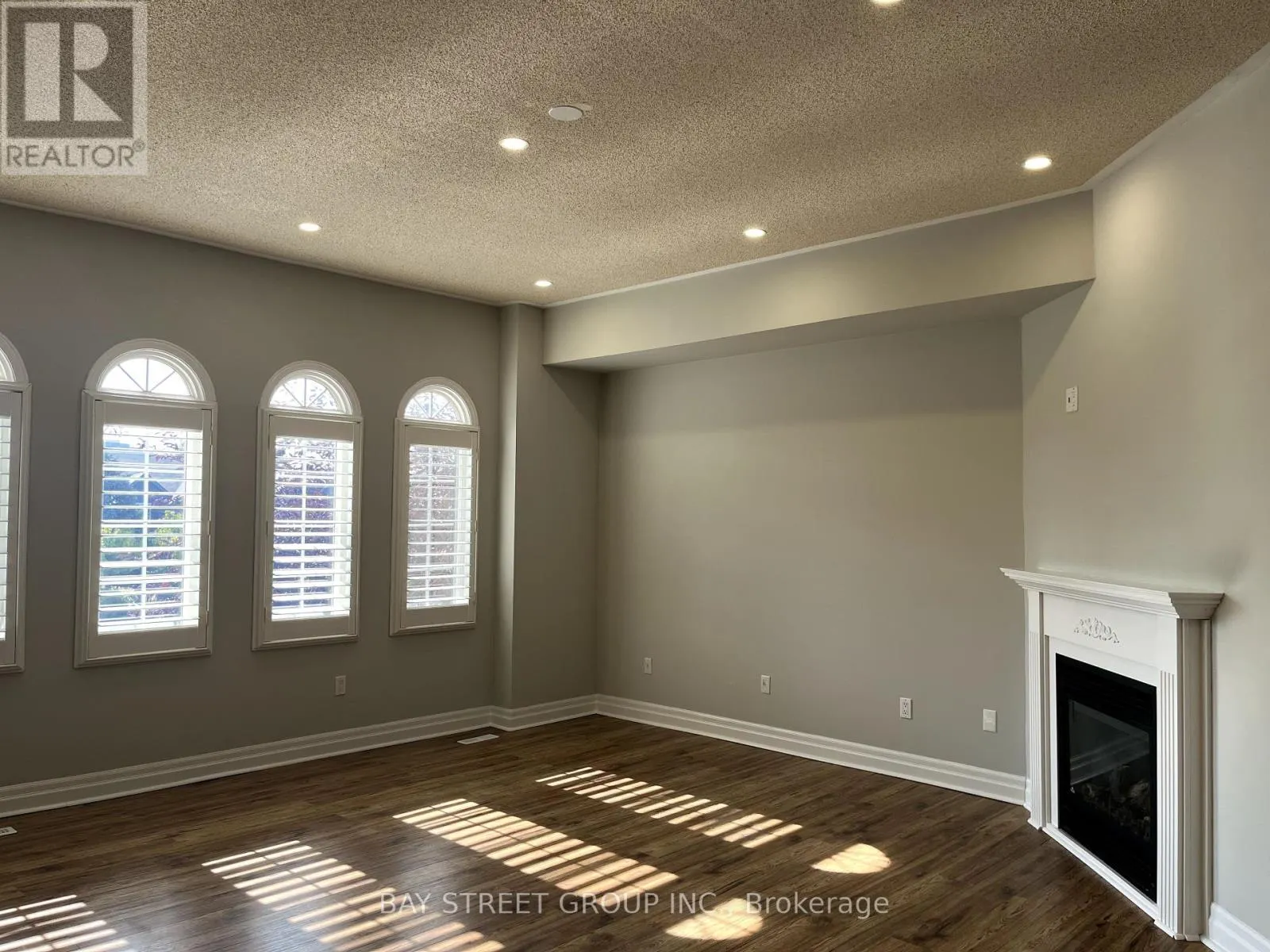 2517 DINNING COURT