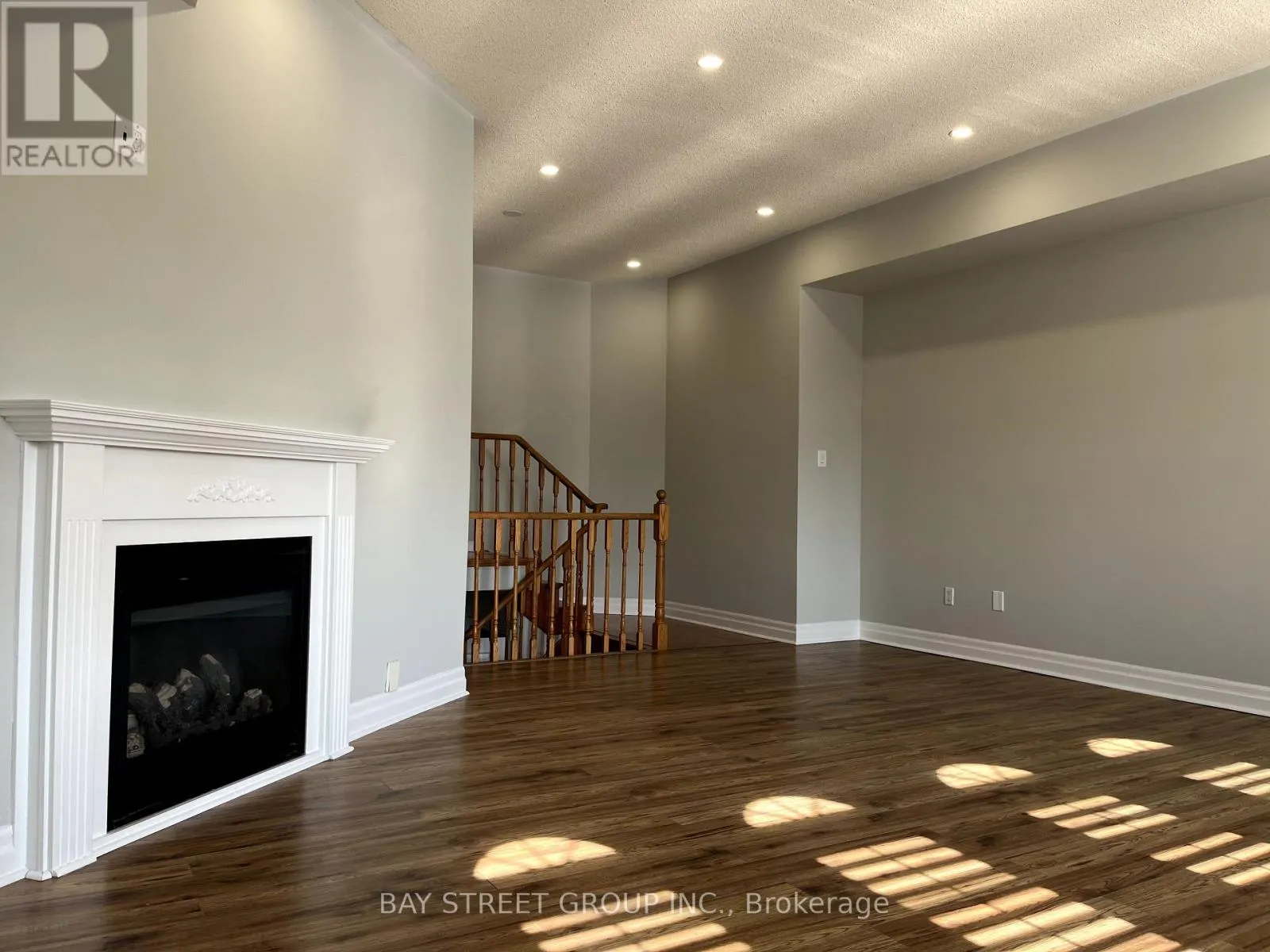 2517 DINNING COURT