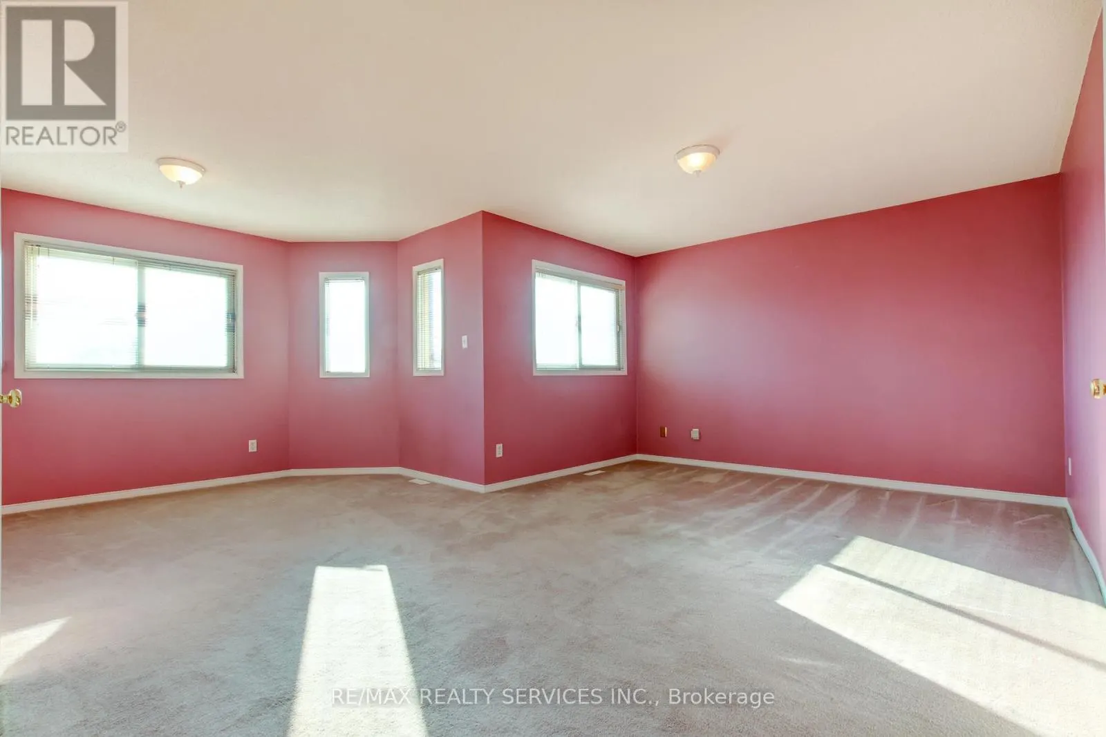 37 LORD SIMCOE DRIVE