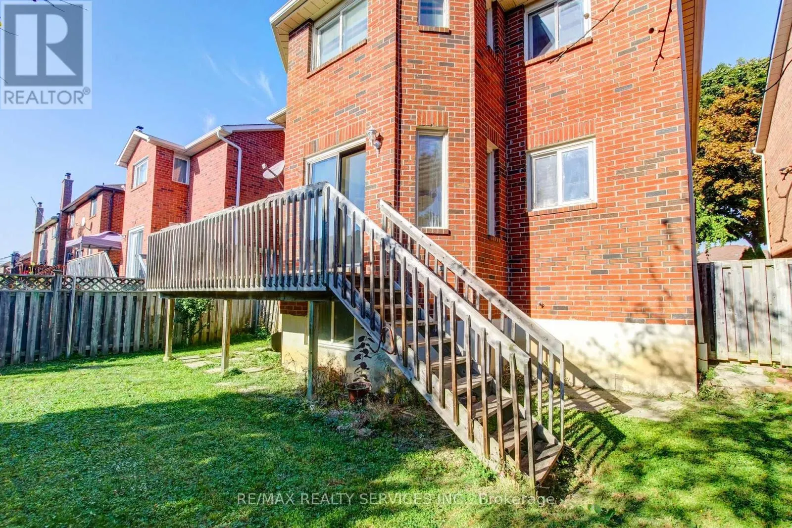 37 LORD SIMCOE DRIVE