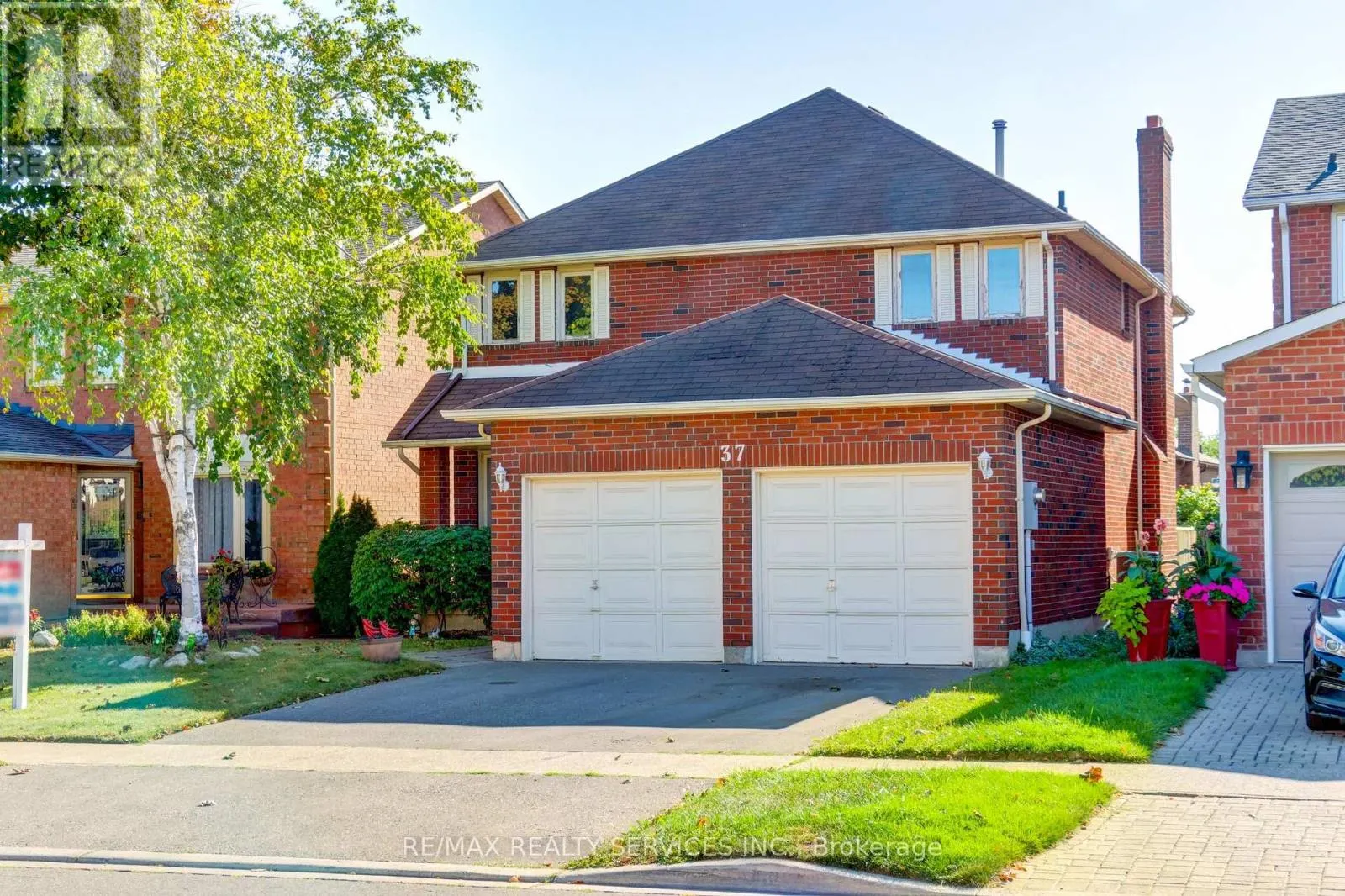 37 LORD SIMCOE DRIVE