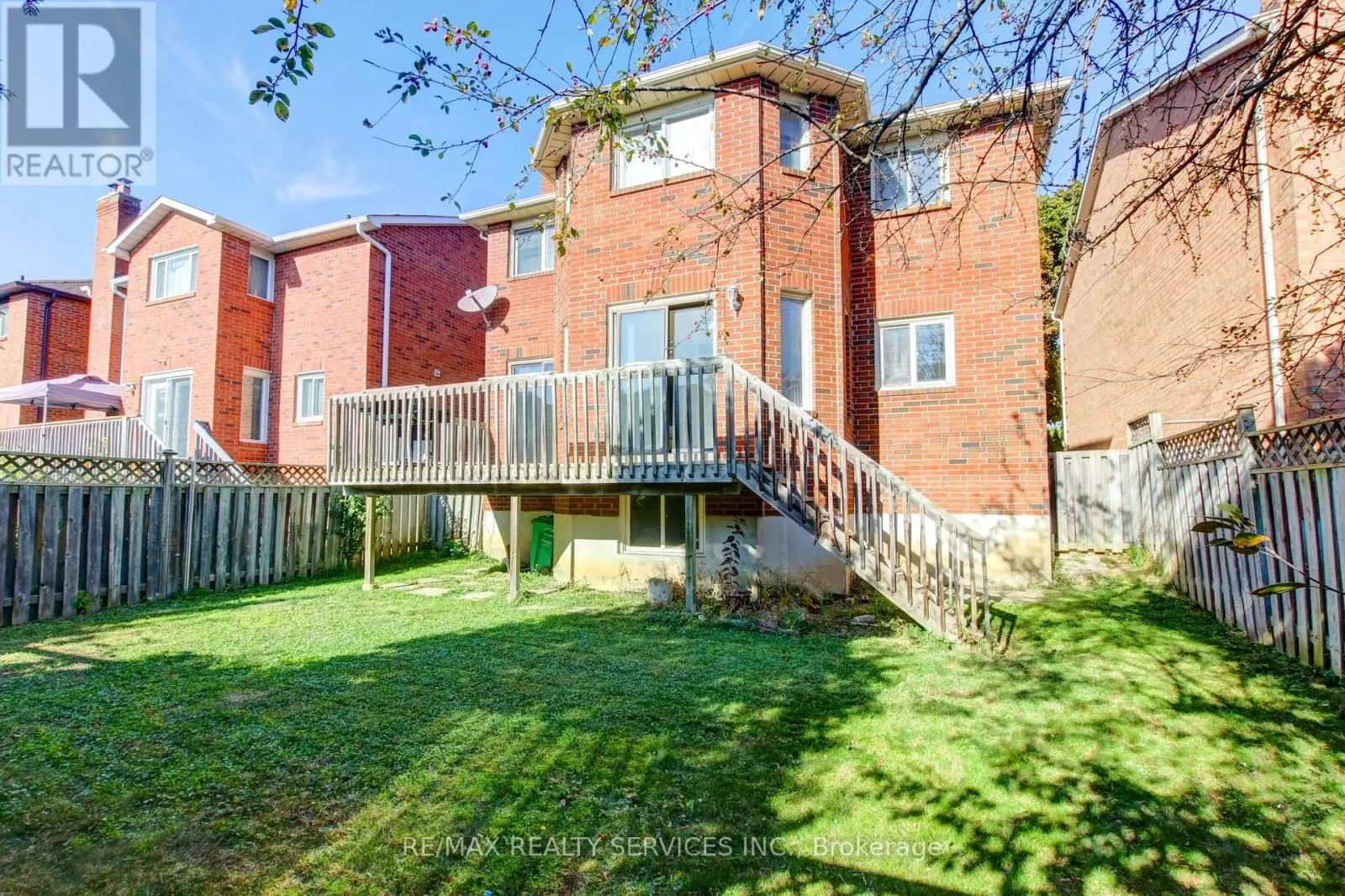 37 LORD SIMCOE DRIVE