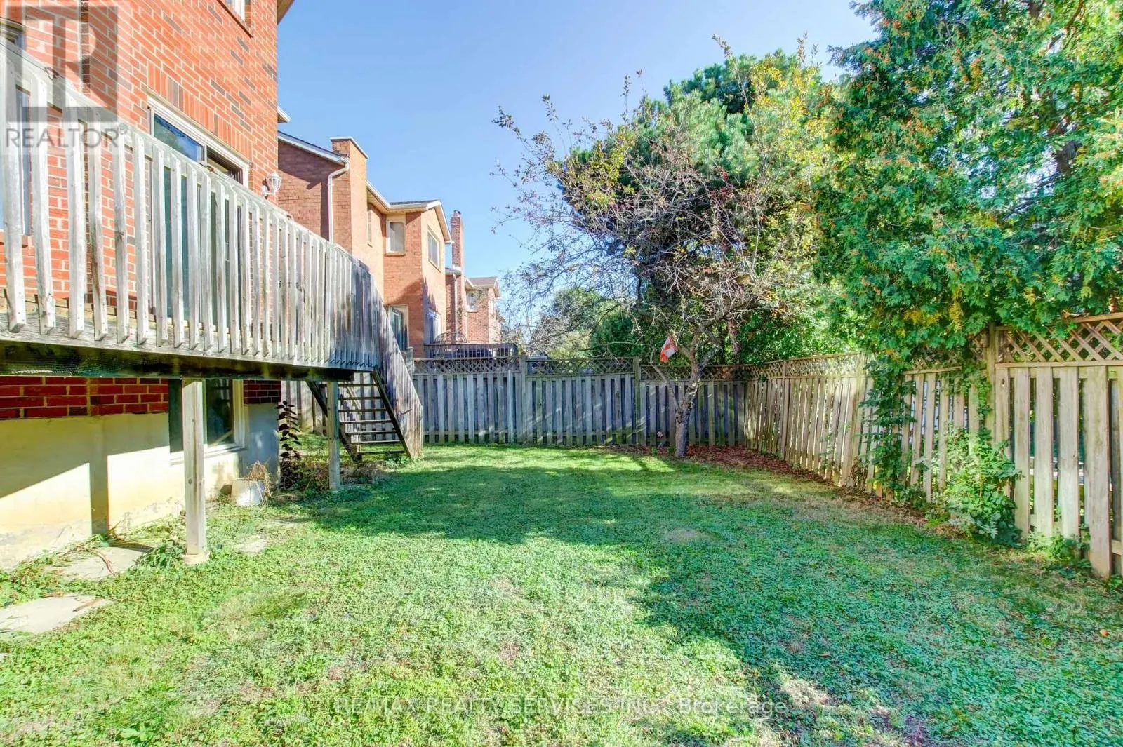 37 LORD SIMCOE DRIVE