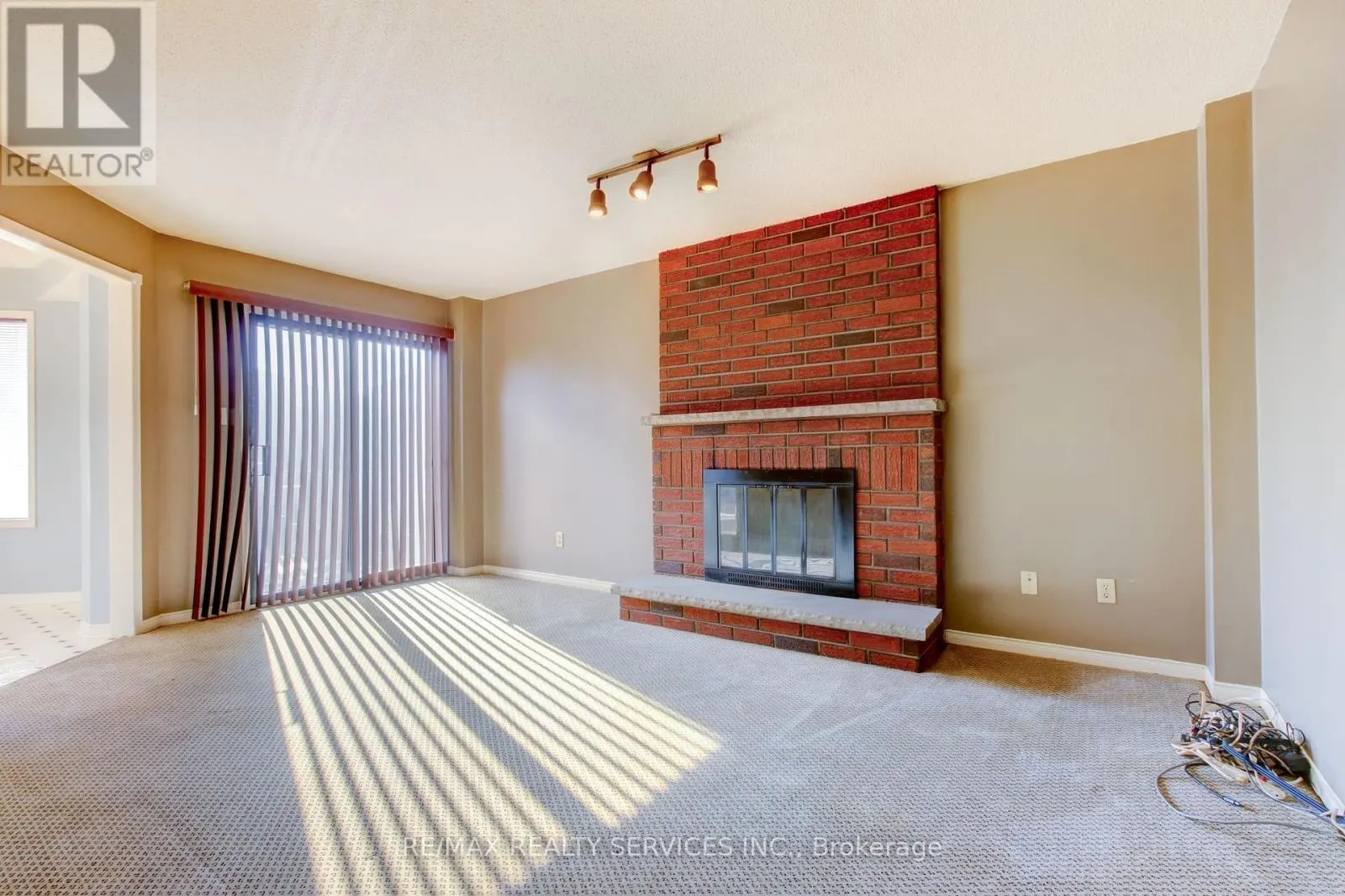37 LORD SIMCOE DRIVE