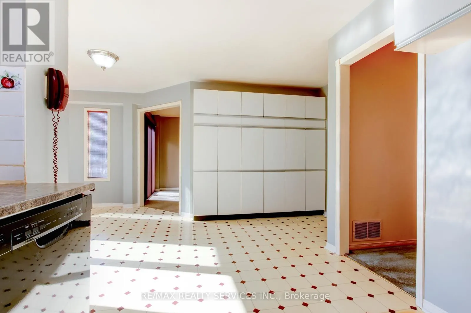 37 LORD SIMCOE DRIVE