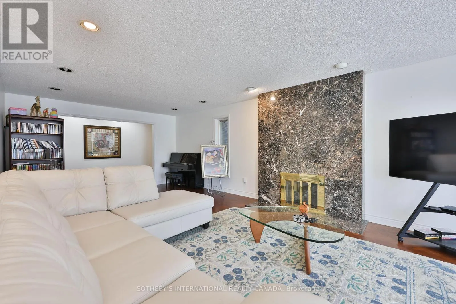 1070 GERAN CRESCENT