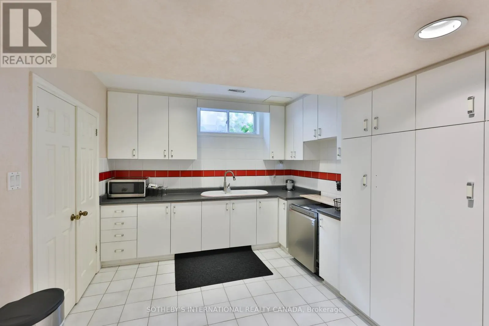 1070 GERAN CRESCENT