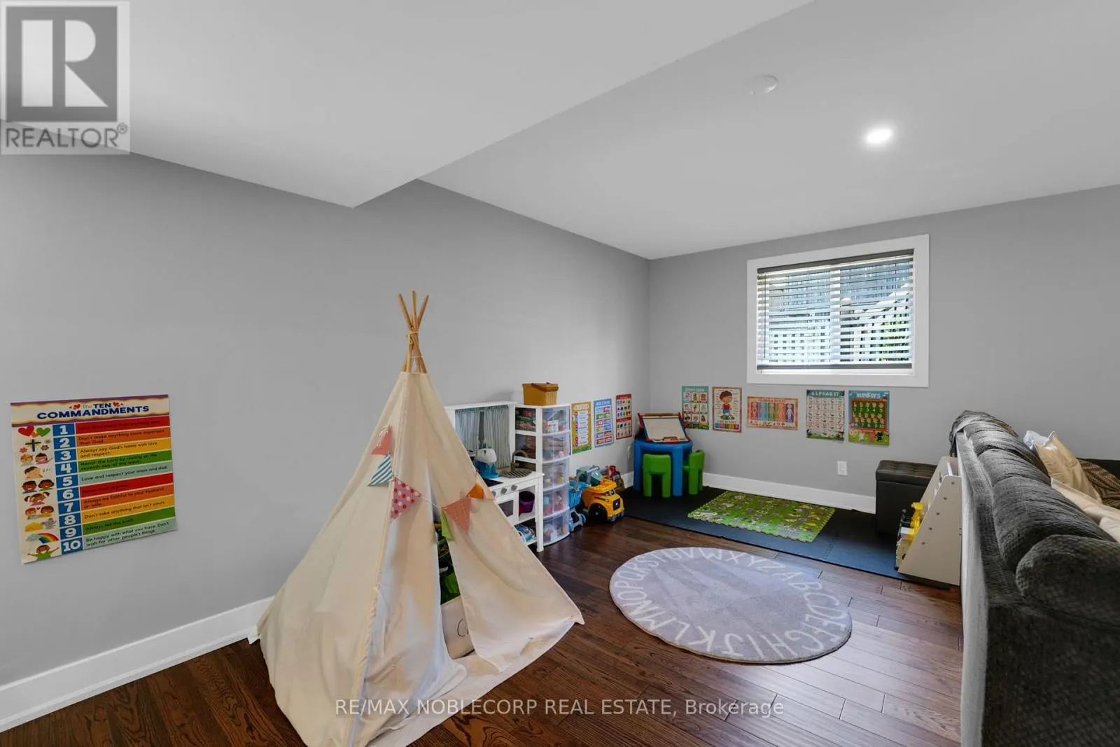 8 FENDLEY ROAD