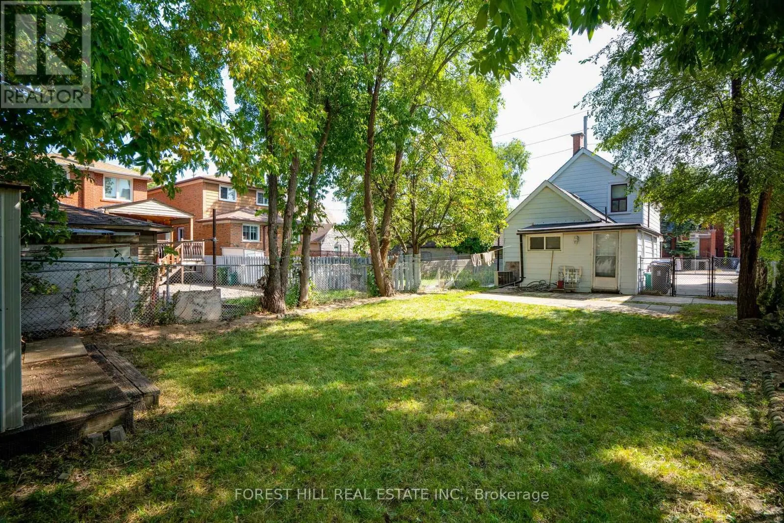 2 GOLDWIN AVENUE