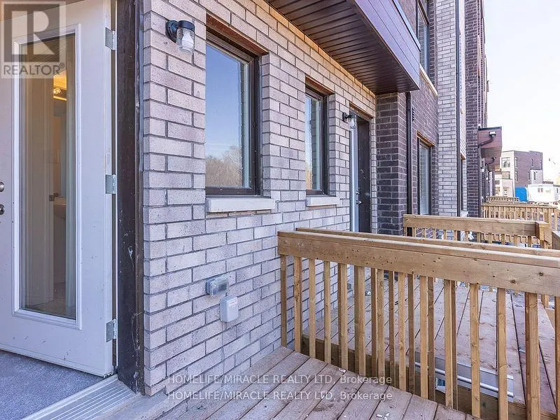 18 QUEENPOST DRIVE