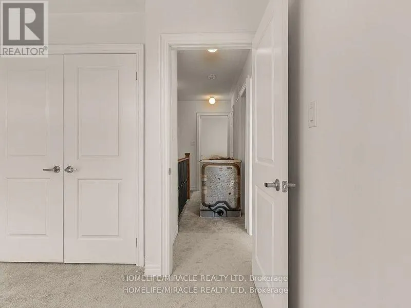 18 QUEENPOST DRIVE
