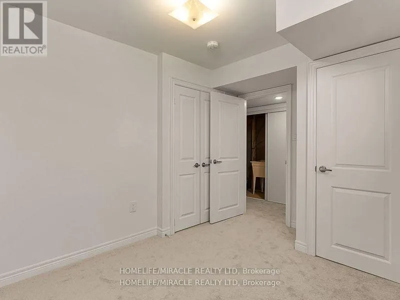 18 QUEENPOST DRIVE