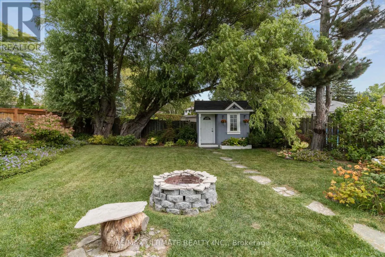 40 BIRCHVIEW CRESCENT