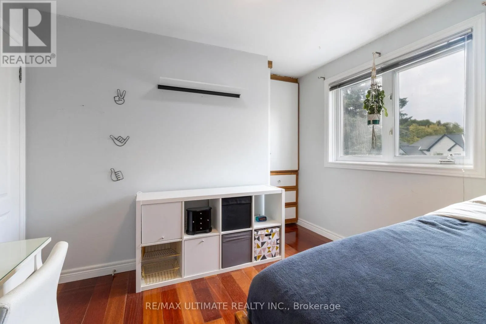 40 BIRCHVIEW CRESCENT
