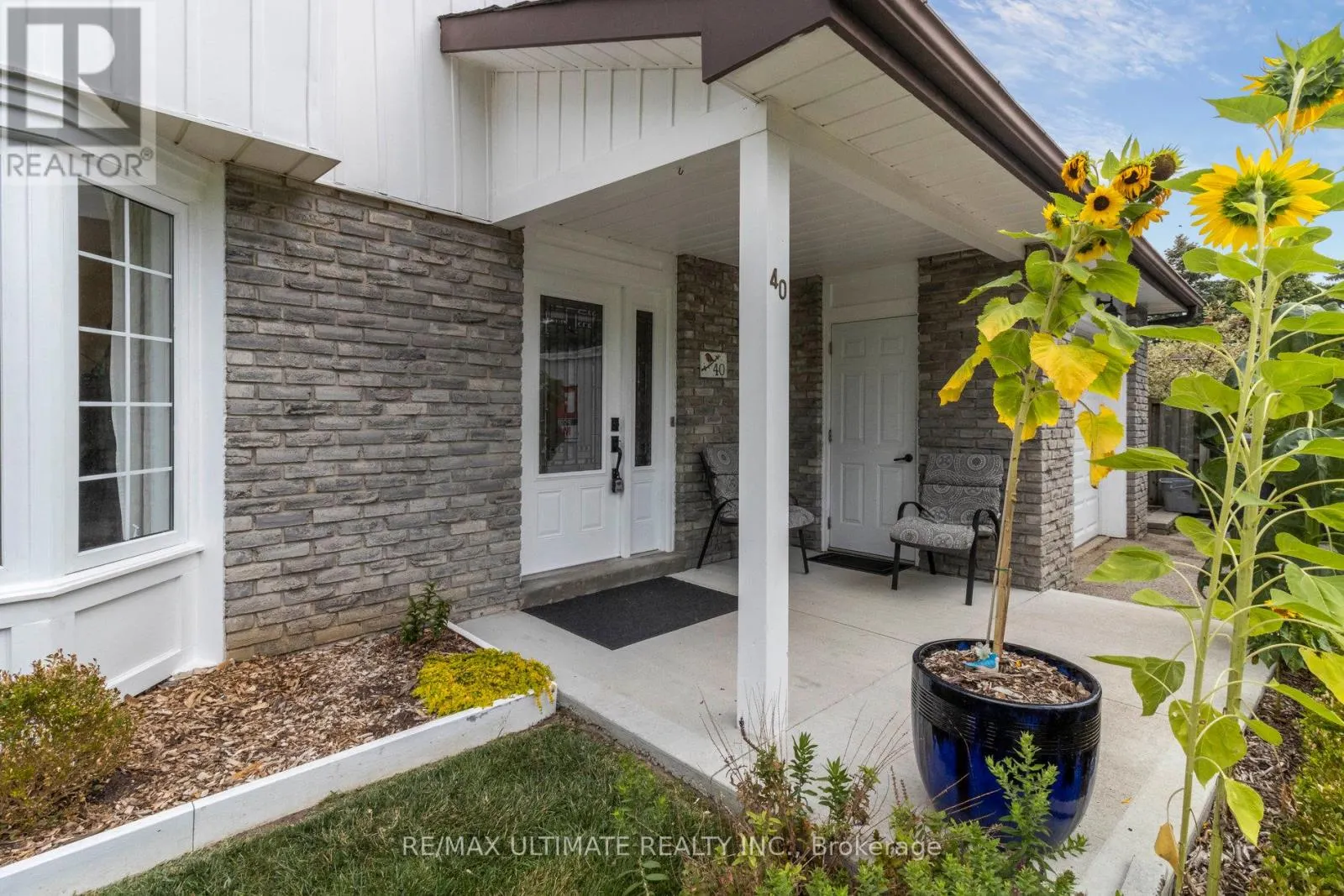 40 BIRCHVIEW CRESCENT