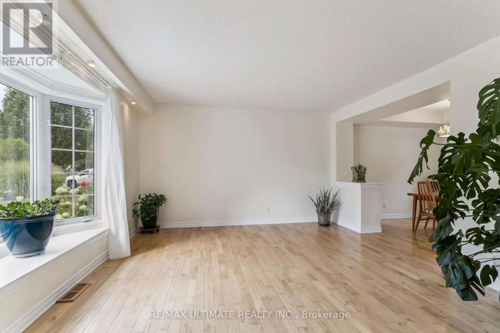 40 BIRCHVIEW CRESCENT