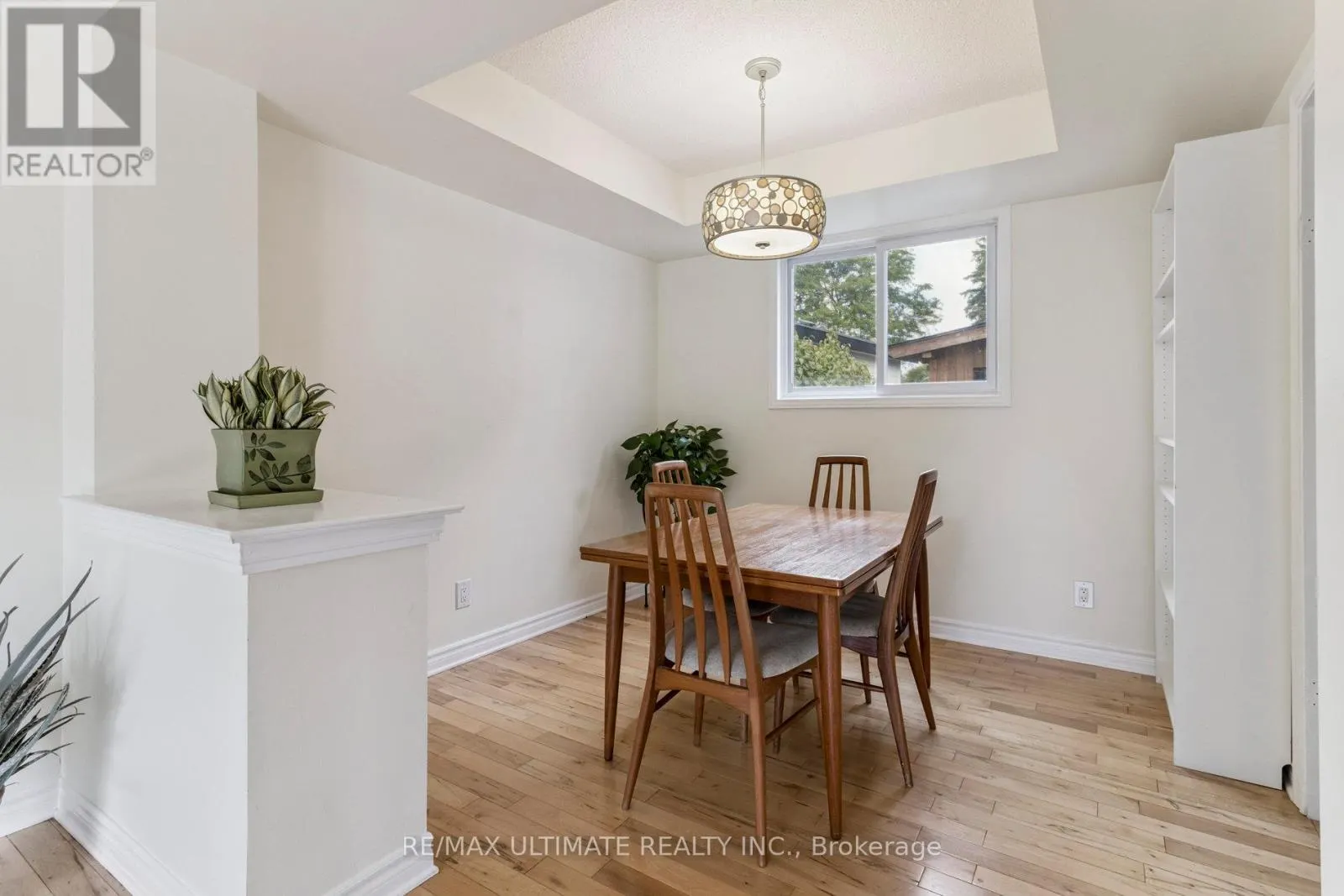 40 BIRCHVIEW CRESCENT