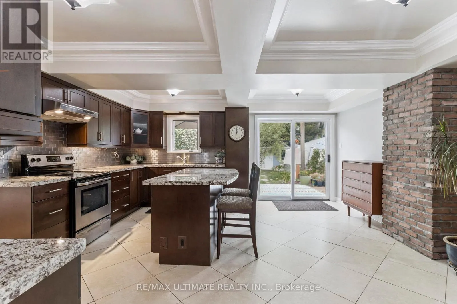 40 BIRCHVIEW CRESCENT