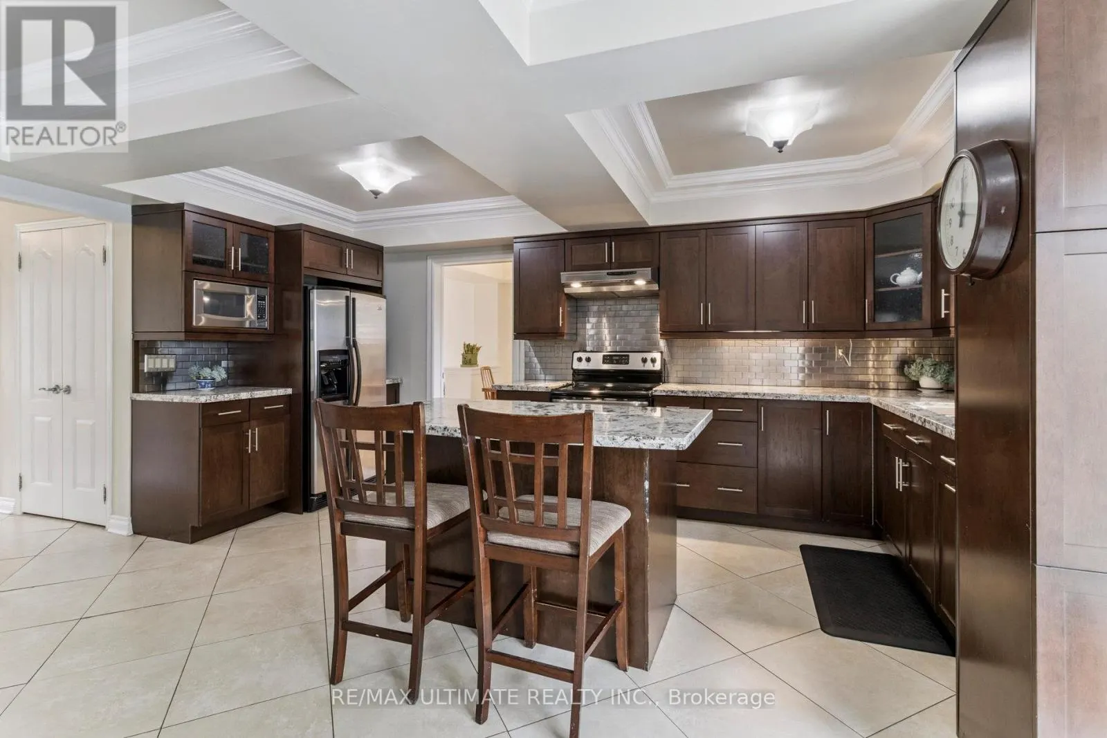 40 BIRCHVIEW CRESCENT