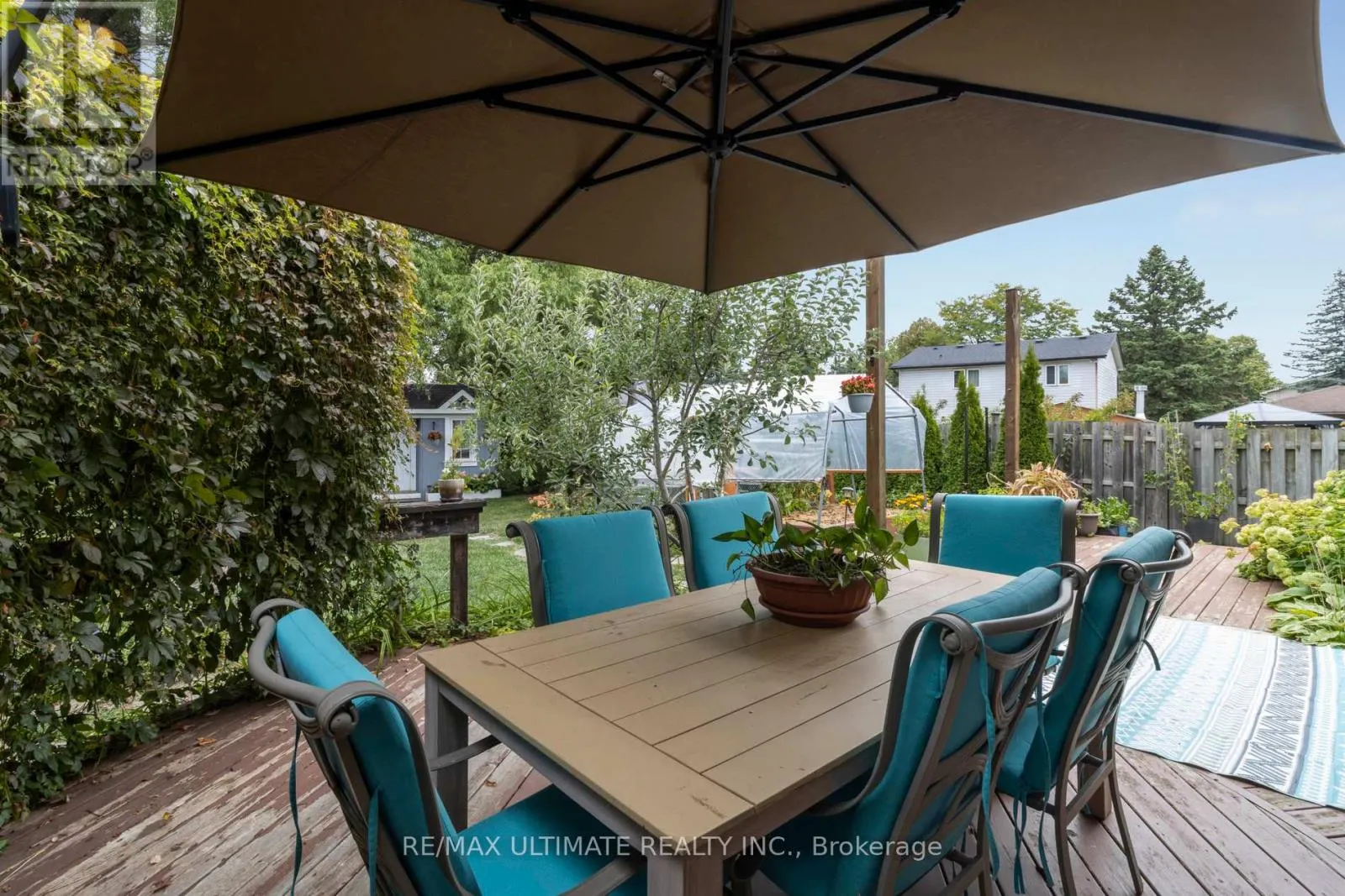 40 BIRCHVIEW CRESCENT